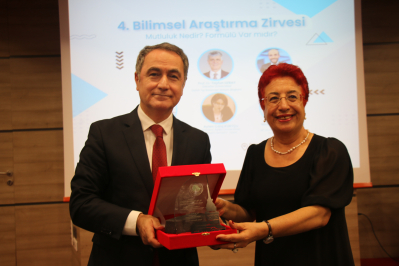 uskudar-universitesi-4-bilimsel-arastirma-zirvesi-6.jpg